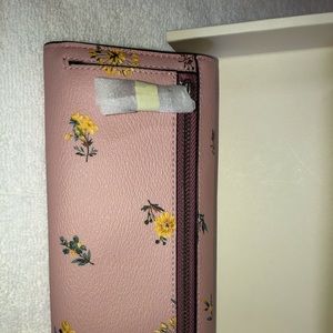 COACH Boxed Slim Envelope Crossbody Wallet w/chain